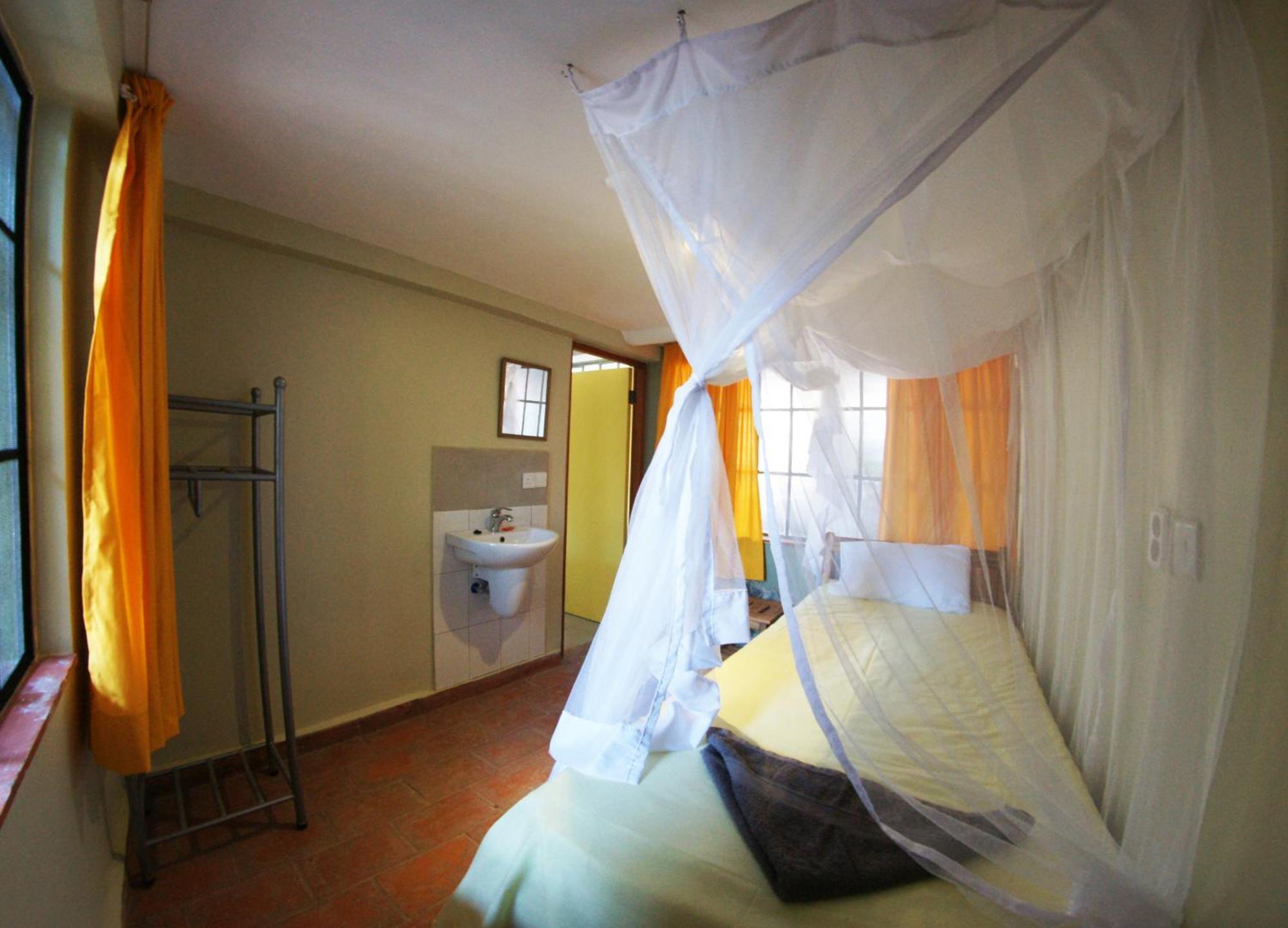 Yellow Haven Lodge كامبالا الغرفة الصورة